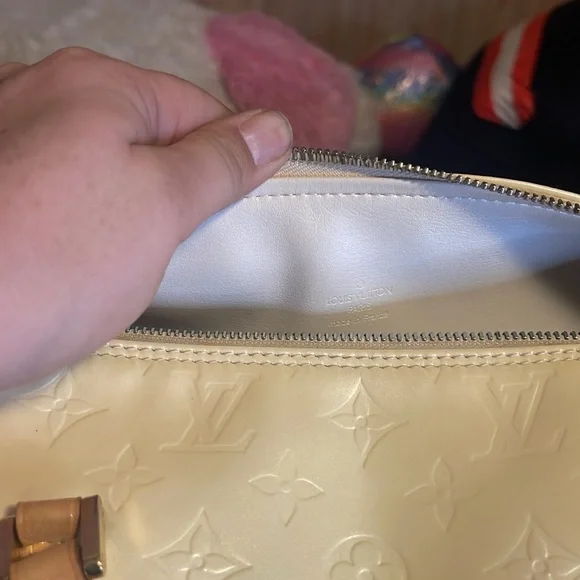 Lv Purse - Picture 6 of 11